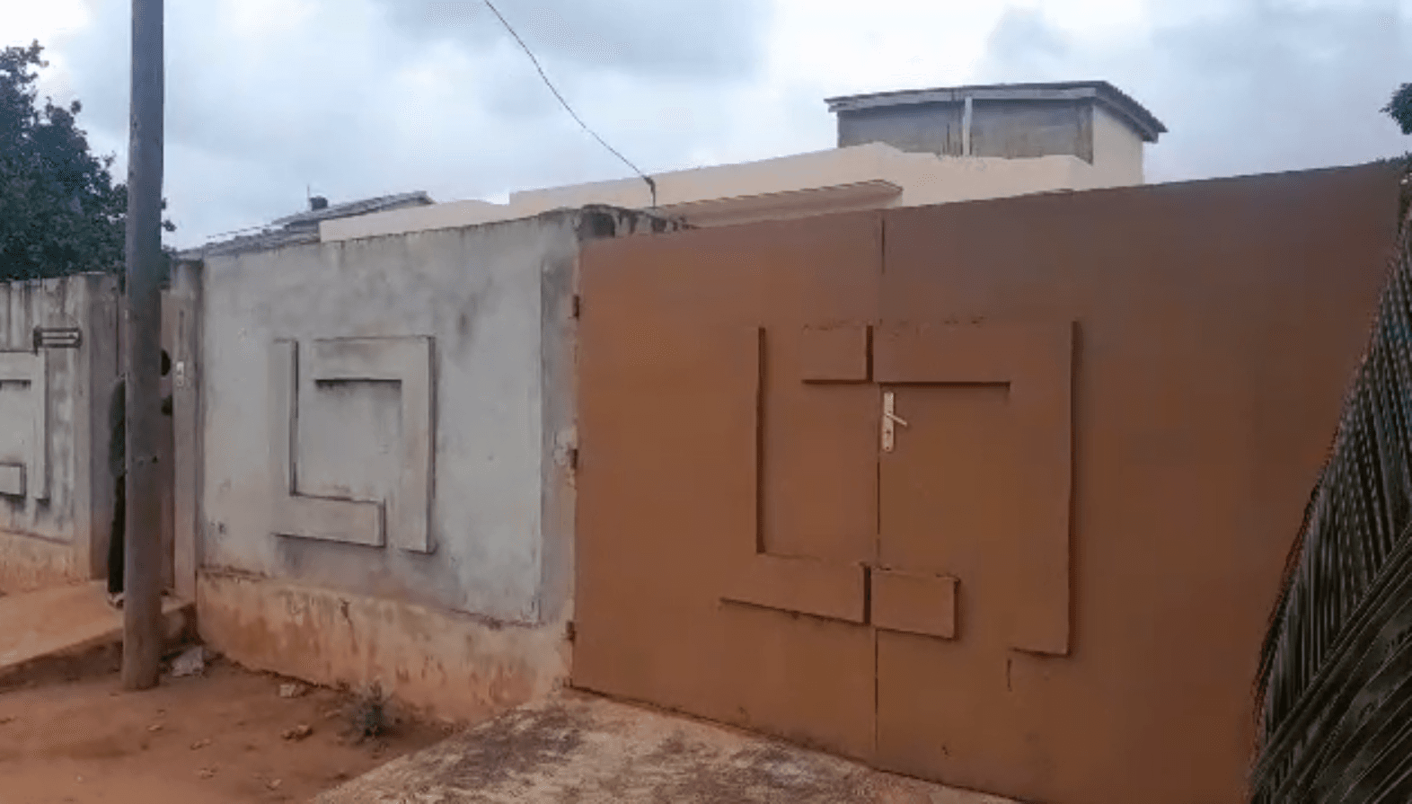 Villa dallée de fondation R+2 avec Titre Foncier personnel – Arconville Zoca-Calavi